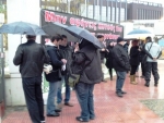 2012-02-22 Συγκέντρωση ΕΤΕΡ έξω από τον AIR_Eter-12.jpg
