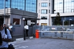 2012-10-16 Συγκέντρωση έξω από τον Alpha και μετά έξω από Sentra_Eter-04.jpg