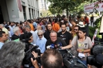 2012-10-17 Συγκέντρωση έξω από βιβλιοπωλείο Κυριακίδη_Eter-02.jpg